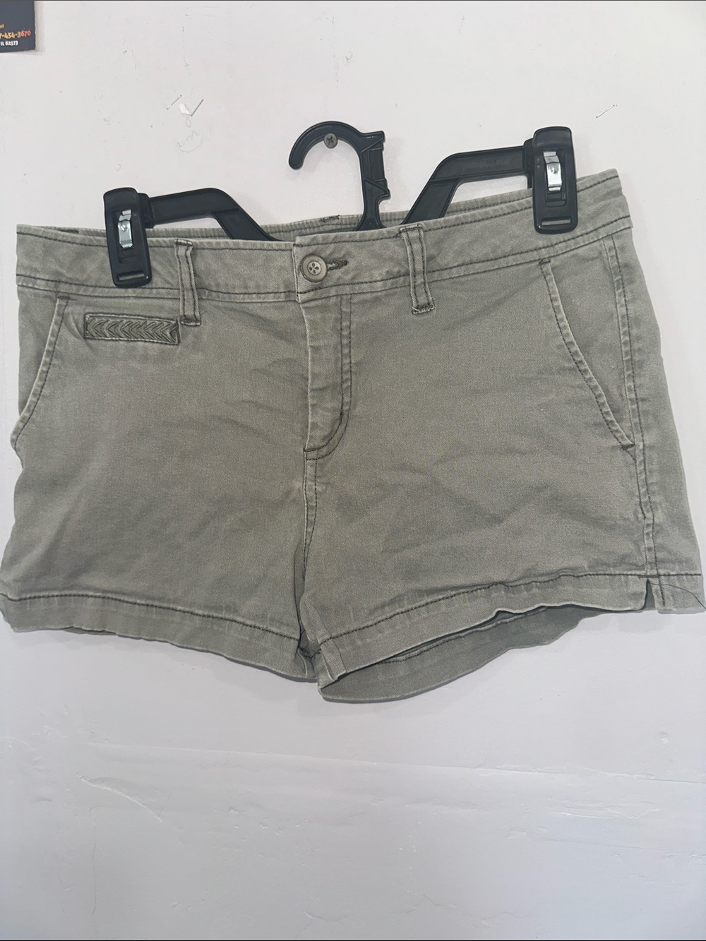 Market & Spruce Olive Green Cargo-Style Women's Shorts